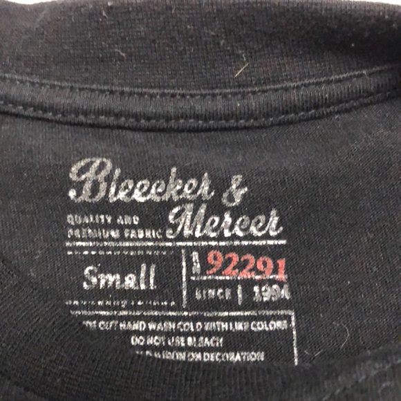 Bleecker and mercer Black tee with greek design - Picture 3 of 6